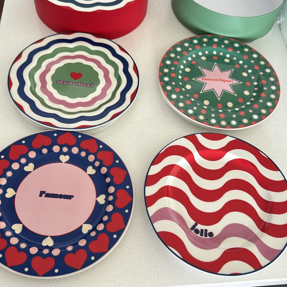 Valentine Maeve Paris boxed set of‎ 4 plates